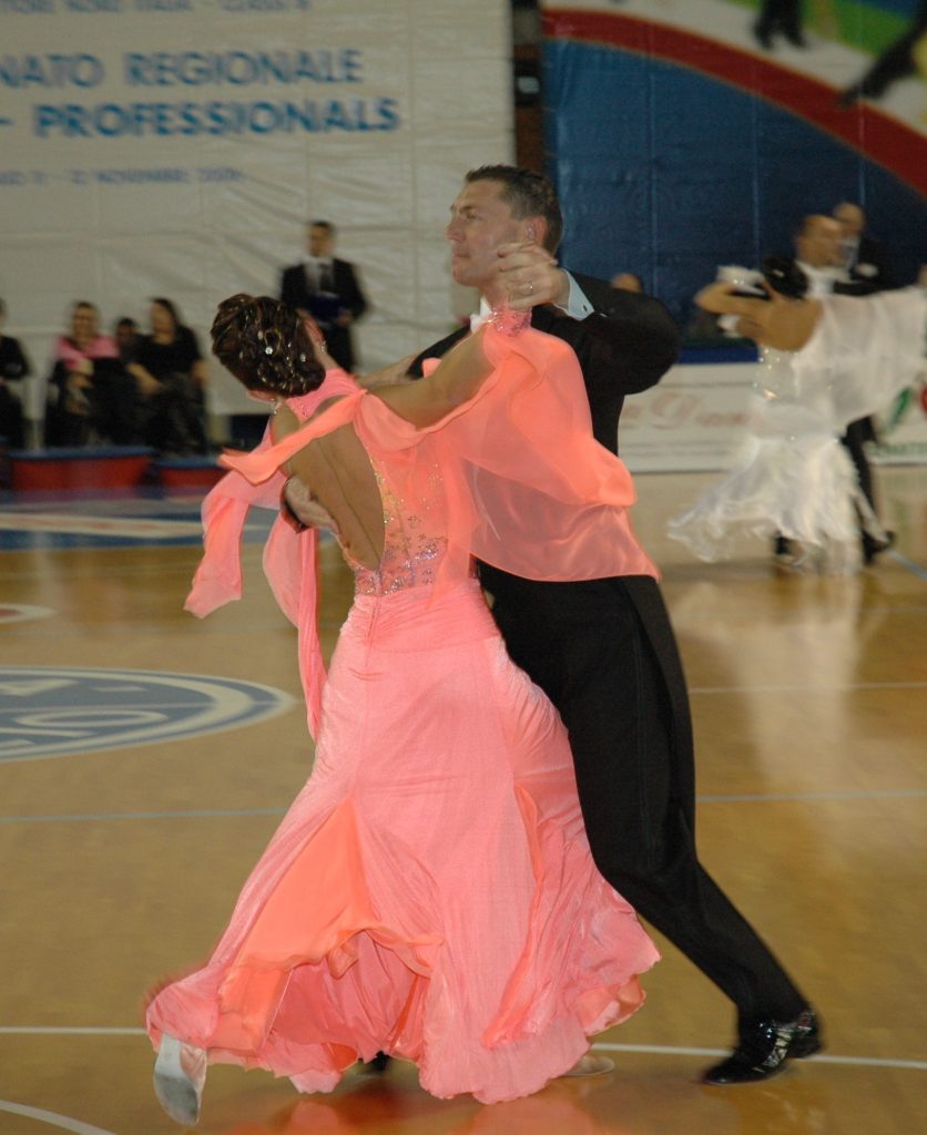 Ballo Liscio Salsa e Danze Standard - Ballo liscio in coreografia doppia